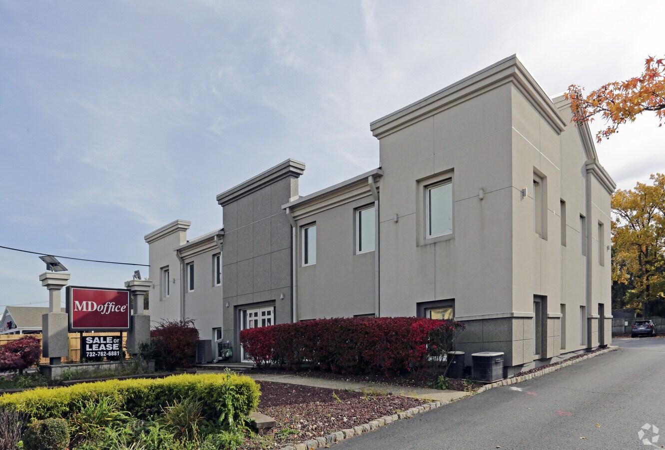 1967 Oak Tree Rd, Edison, NJ 08820