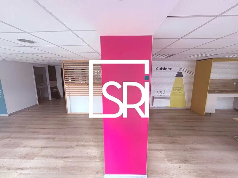Retail in Clermont-Ferrand for lease - Interior Photo - Image 2 of 30