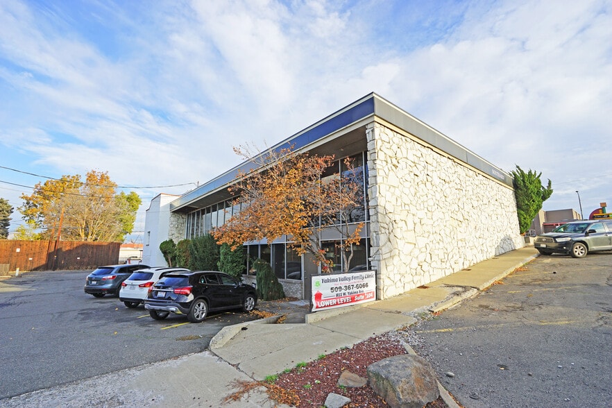 811 W Yakima Ave, Yakima, WA for lease - Building Photo - Image 2 of 9