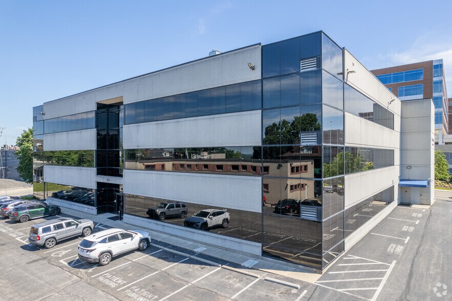 2925 Vernon Pl, Cincinnati, OH for lease - Building Photo - Image 1 of 4