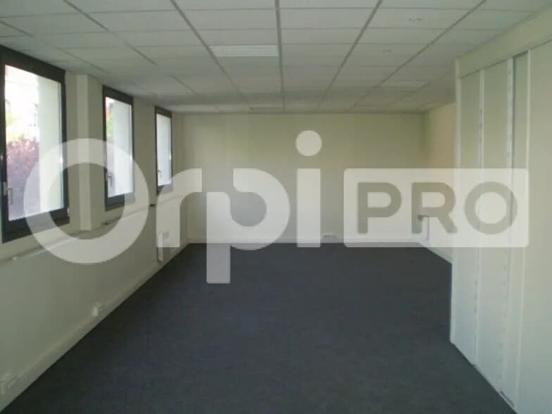 Office in Reims for lease - Interior Photo - Image 3 of 5