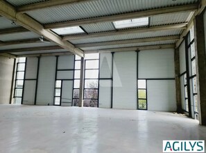 Flex in Élancourt for lease Interior Photo- Image 2 of 3