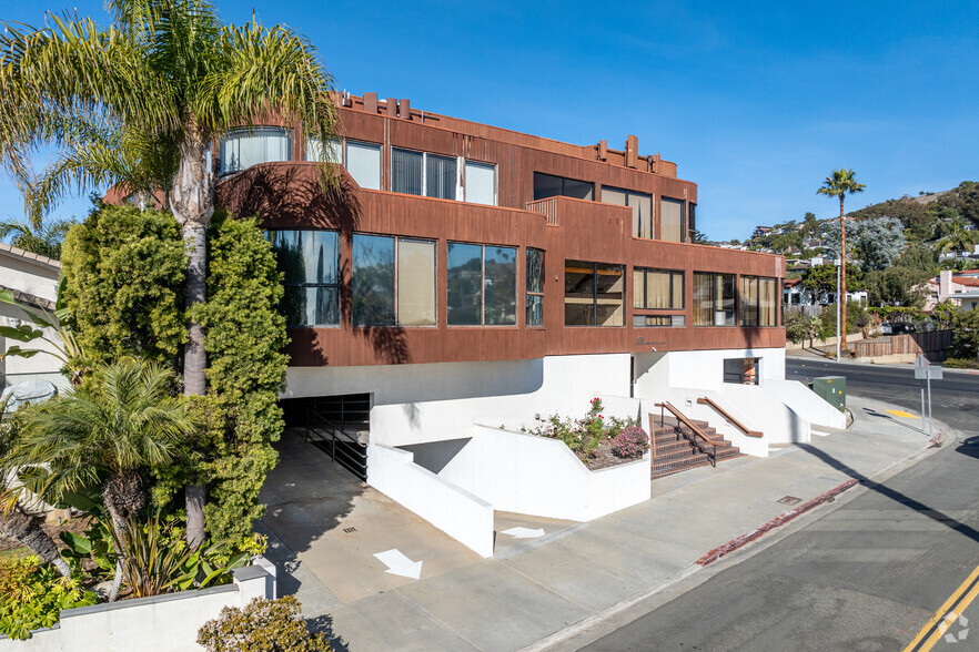 105 Crescent Bay Dr, Laguna Beach, CA for lease - Building Photo - Image 3 of 16