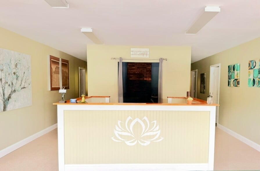 6985 Woodstock Rd, Hartford, VT for lease - Building Photo - Image 3 of 16