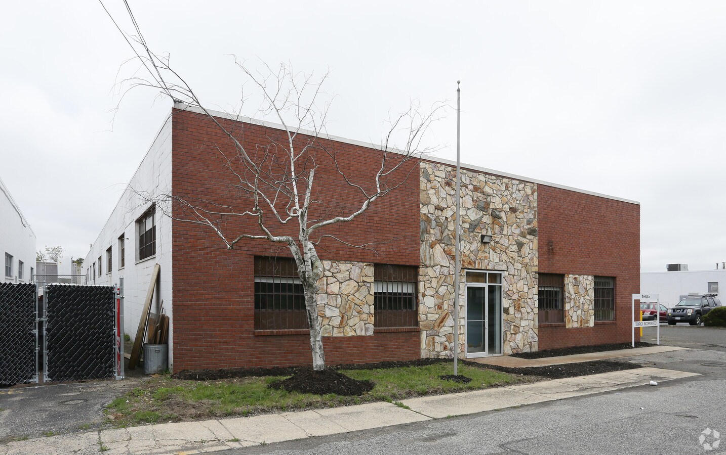 1605 Sycamore Ave, Bohemia, NY 11716