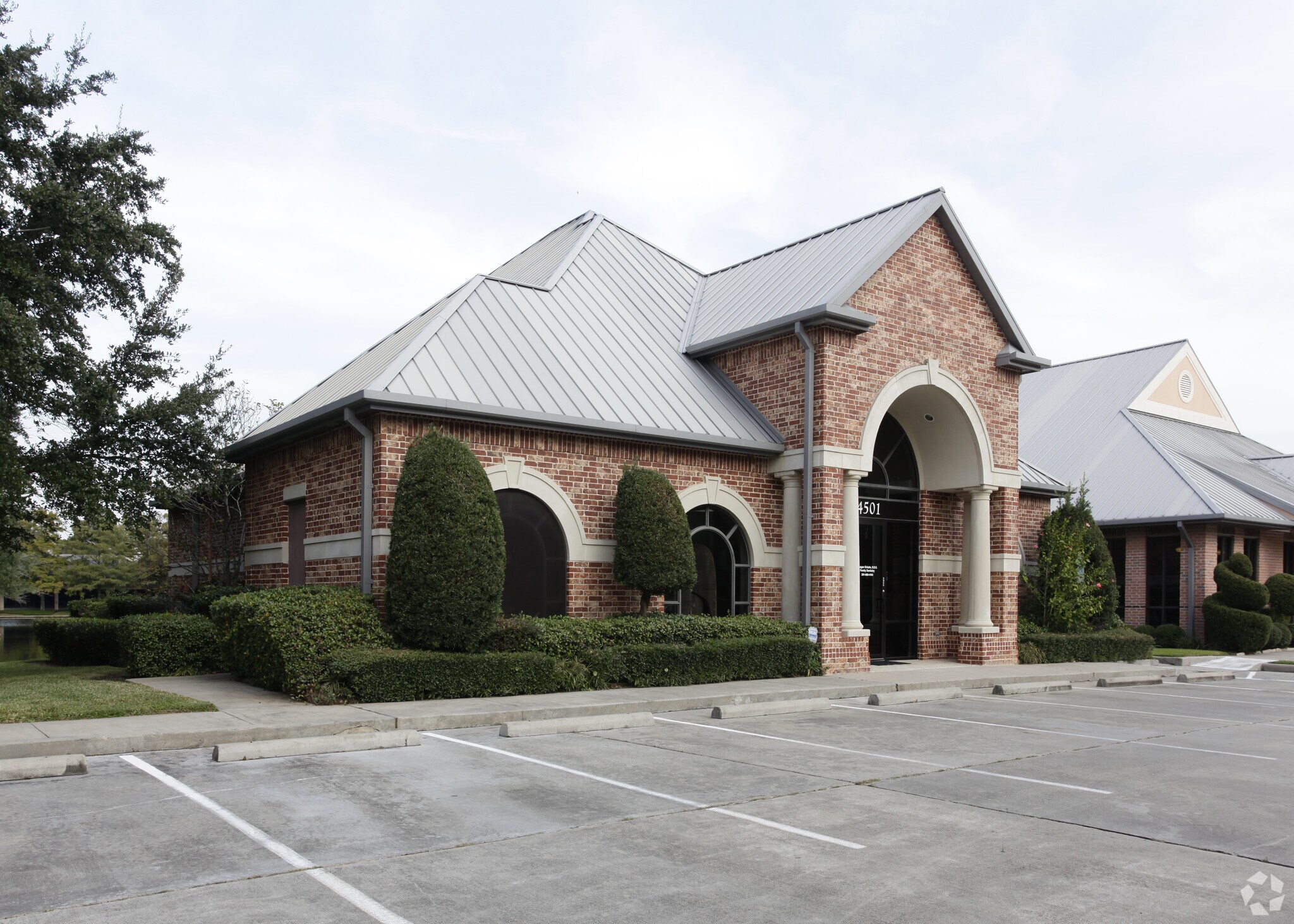 4501 Sweetwater Blvd, Sugar Land, TX for lease Building Photo- Image 1 of 8