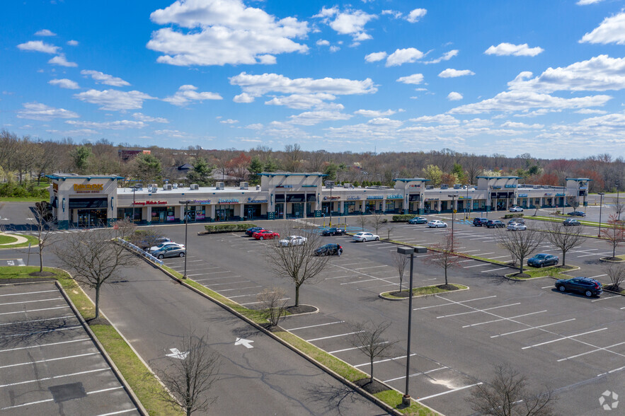 910 Haddonfield Berlin Rd, Voorhees, NJ for lease - Building Photo - Image 3 of 4