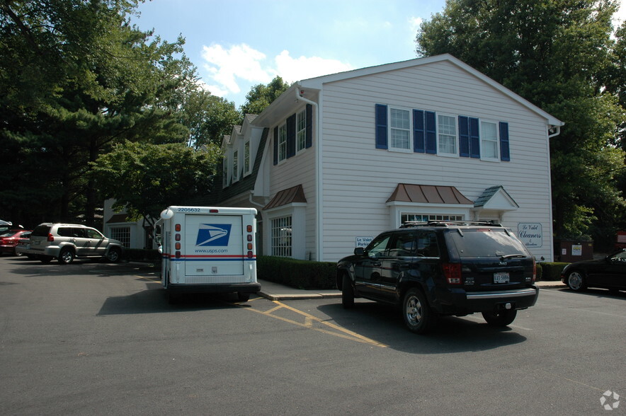 8115 Old Dominion Dr, McLean, VA for lease - Building Photo - Image 3 of 15