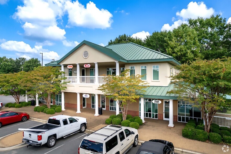 302-310 Springcrest Dr, Fort Mill, SC for lease - Building Photo - Image 2 of 5