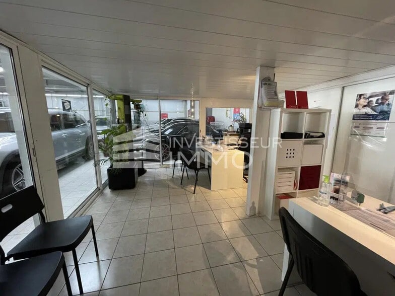 Retail in Pringy for lease - Building Photo - Image 2 of 4
