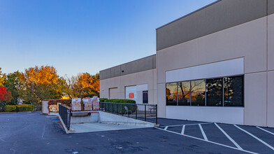 435-445 Devlin Rd, Napa, CA for lease Building Photo- Image 2 of 7