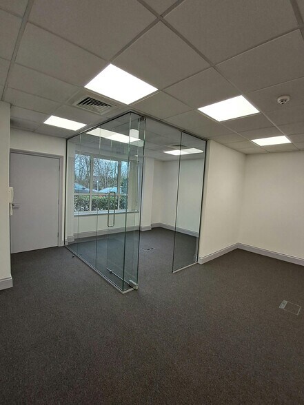 City Limits, Reading for lease - Building Photo - Image 3 of 10