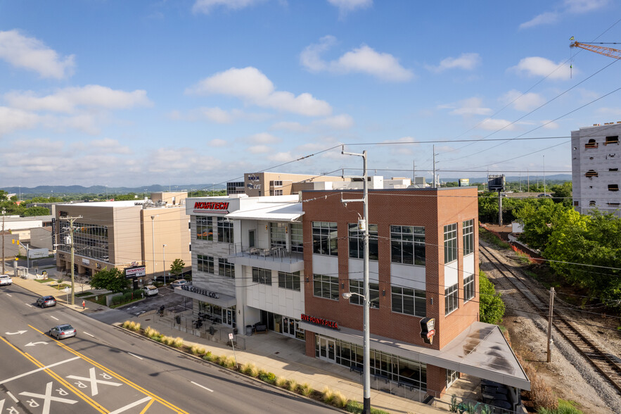 4106 Charlotte Ave, Nashville, TN for lease - Building Photo - Image 3 of 19