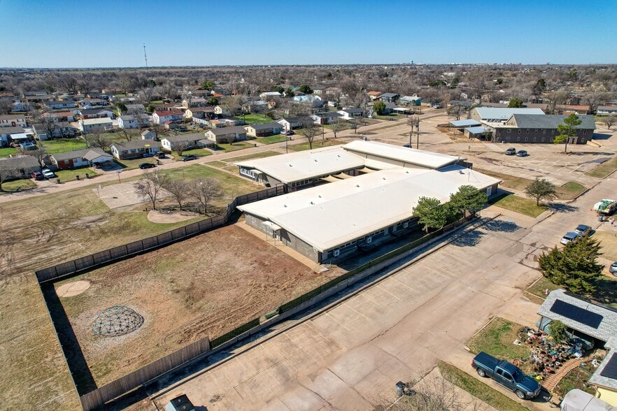 5402 NW Kinyon Ave, Lawton, OK for lease - Building Photo - Image 2 of 16