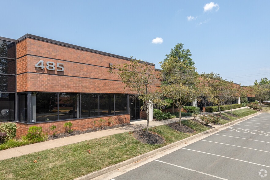 450 Spring Park Pl, Herndon, VA for lease - Building Photo - Image 2 of 29