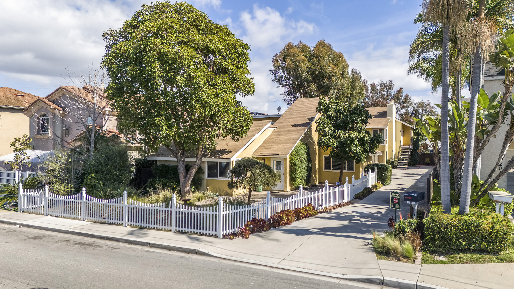 1924 Maple Ave, Costa Mesa, CA for sale Primary Photo- Image 1 of 1