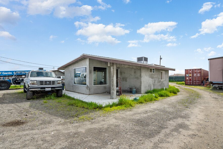 2810 Patton Way, Bakersfield, CA for sale - Building Photo - Image 3 of 32