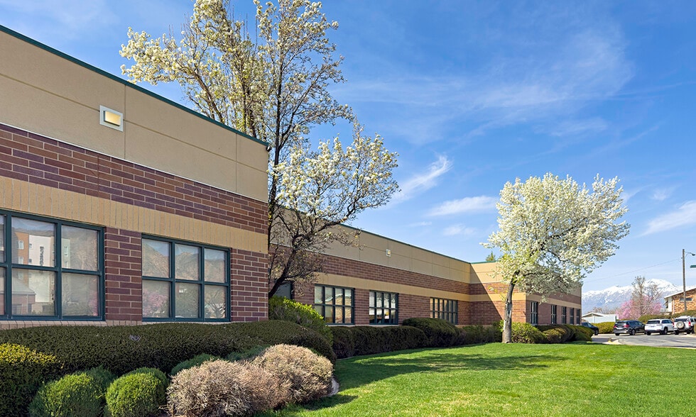 875 Country Hills Dr, Ogden, UT for lease - Building Photo - Image 3 of 7