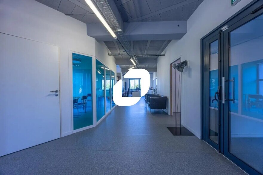 Office in Combs-la-Ville for lease - Building Photo - Image 3 of 18