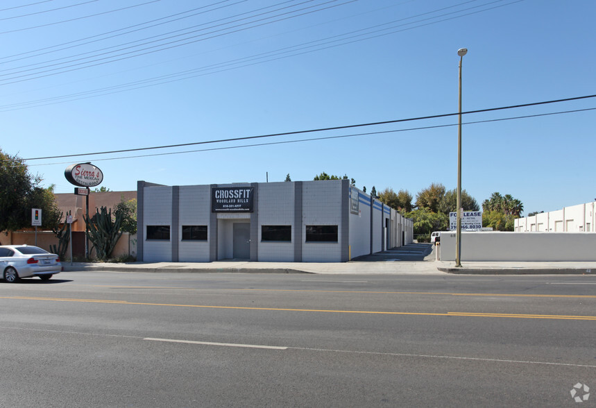 6829 Canoga Ave, Canoga Park, CA for lease - Primary Photo - Image 1 of 10