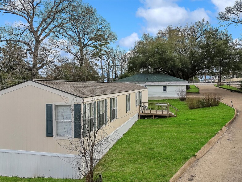 3102 Montgomery Rd, Huntsville, TX for sale - Primary Photo - Image 1 of 19