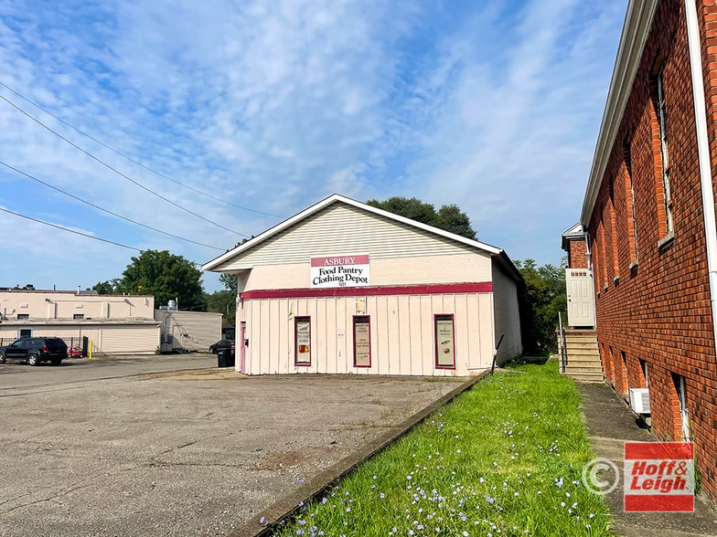 Church and Retail Building For Sale portfolio of 2 properties for sale on LoopNet.com - Primary Photo - Image 2 of 5