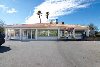 8695-8697 4th St N, Saint Petersburg, FL for lease Building Photo- Image 1 of 13