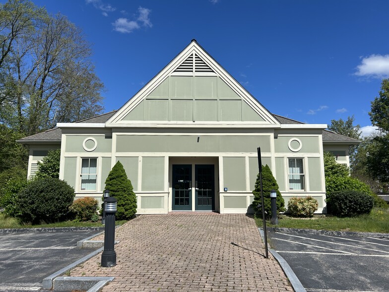 701 Church St, Whitinsville, MA for lease - Building Photo - Image 2 of 4