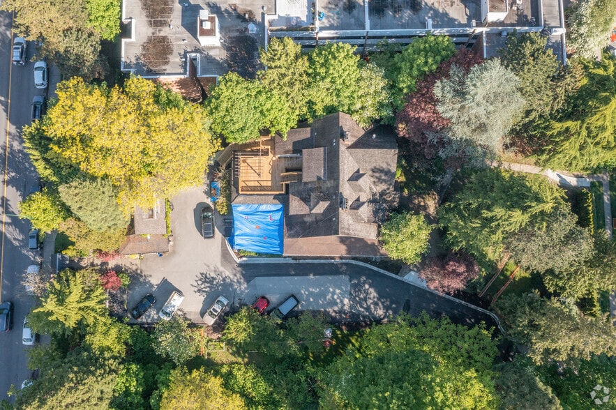 350 2nd St E, North Vancouver, BC for sale - Building Photo - Image 3 of 4