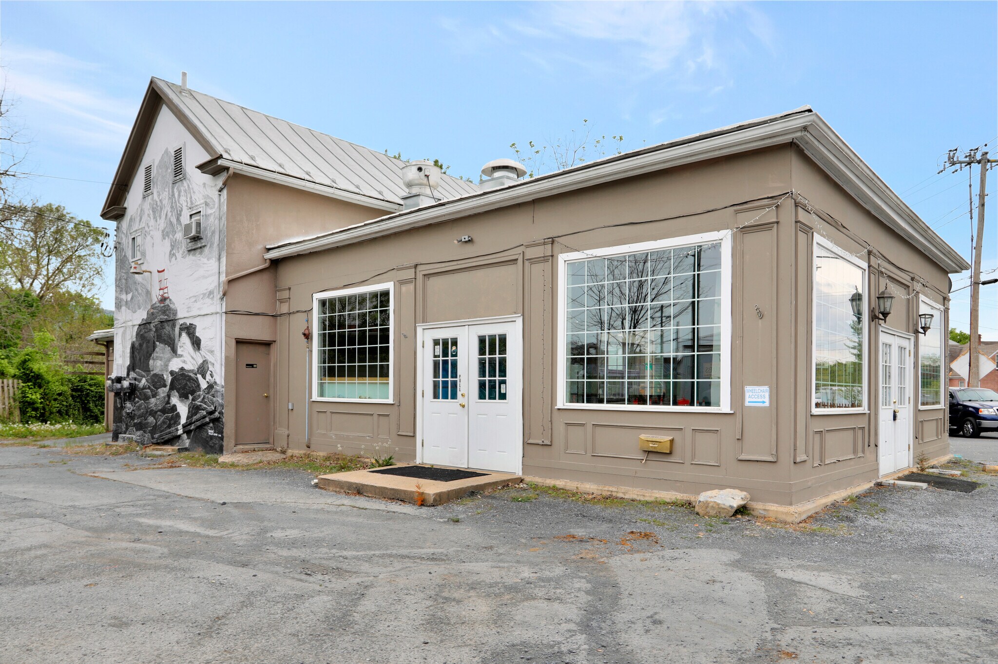 318 E King St, Strasburg, VA for sale Building Photo- Image 1 of 1