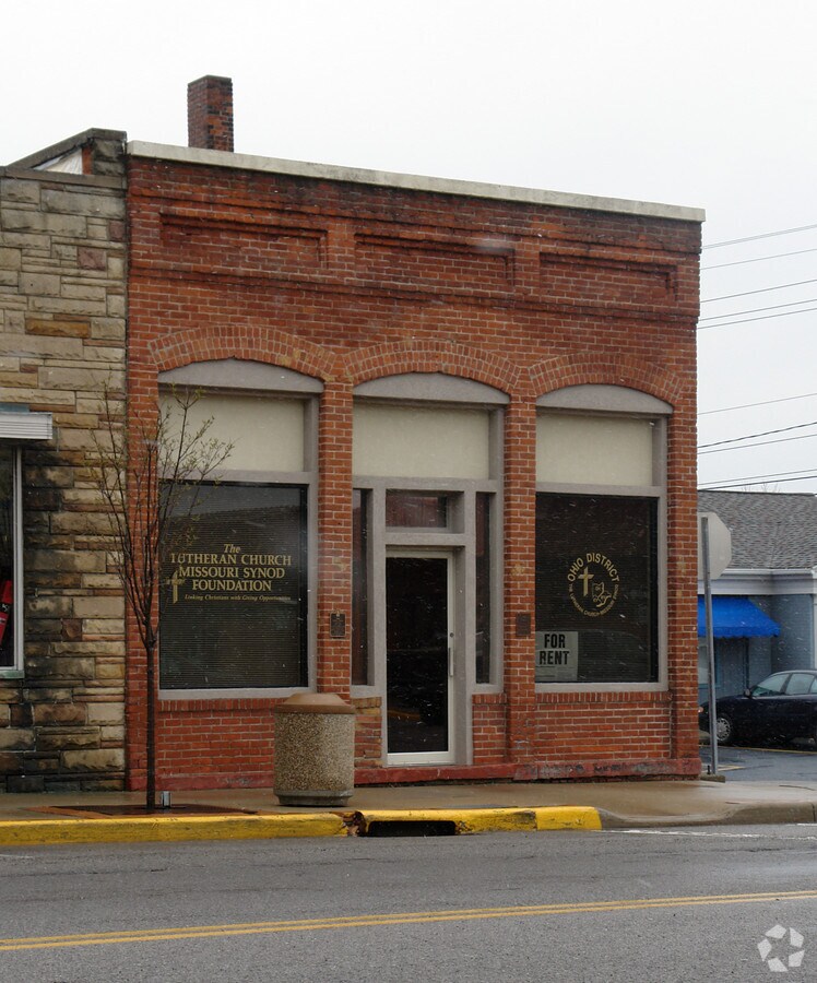 606 N Perry St, Napoleon, OH 43545