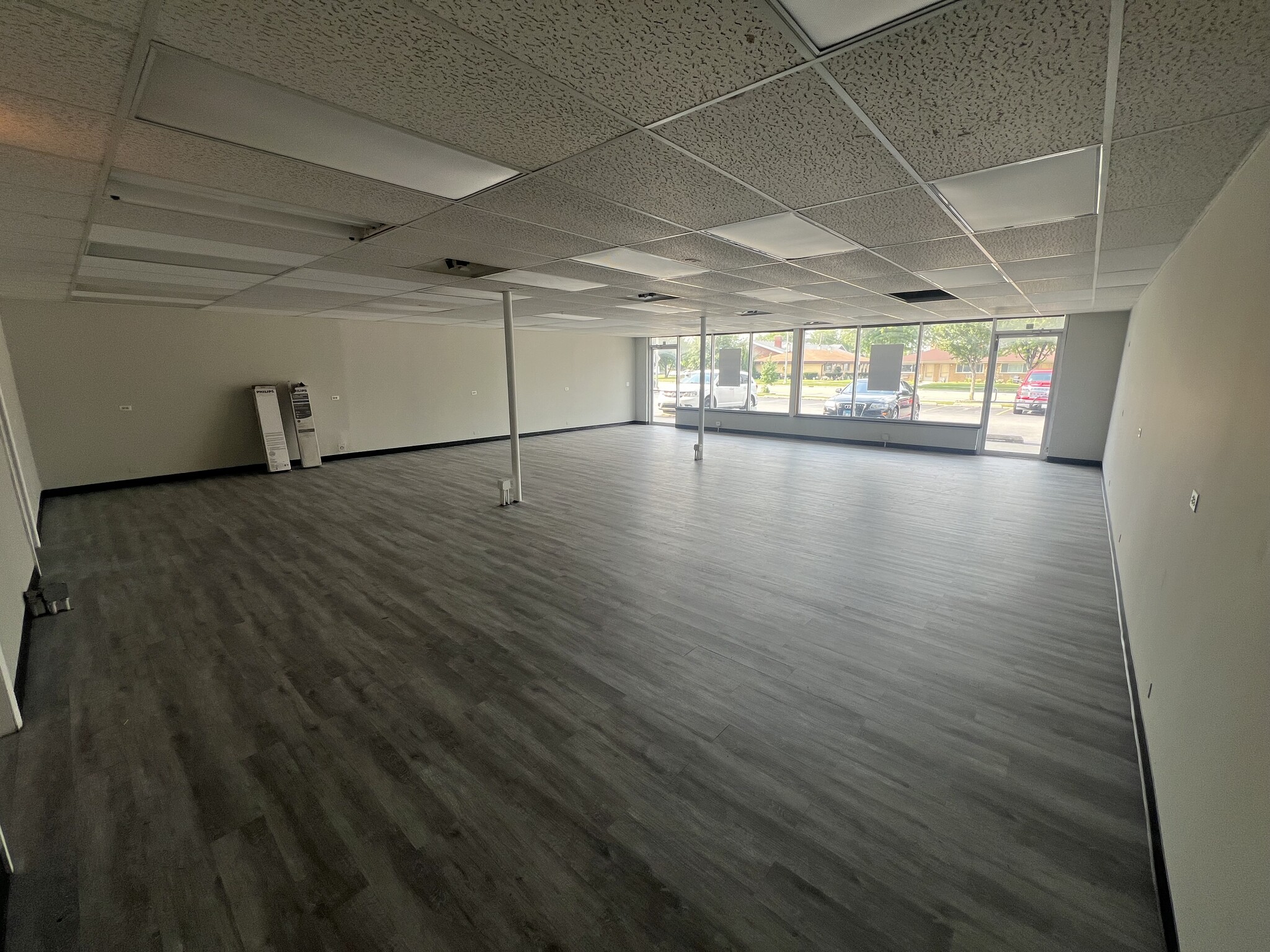 35-101 E Fullerton Ave, Addison, IL for lease Interior Photo- Image 1 of 9