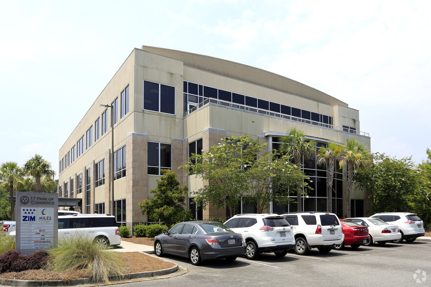 17 Park of Commerce Blvd, Savannah, GA for lease - Primary Photo - Image 1 of 27