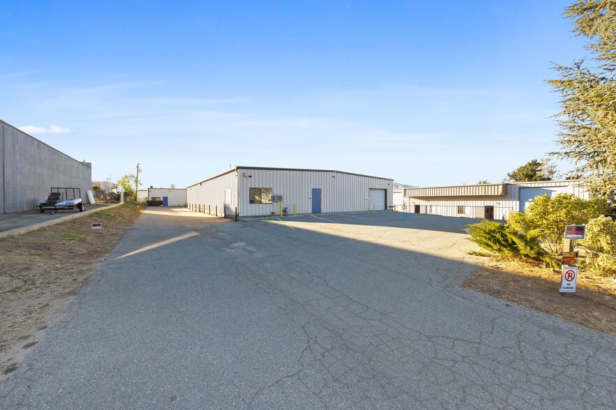 20601 Santa Lucia, Tehachapi, CA for lease - Building Photo - Image 1 of 15