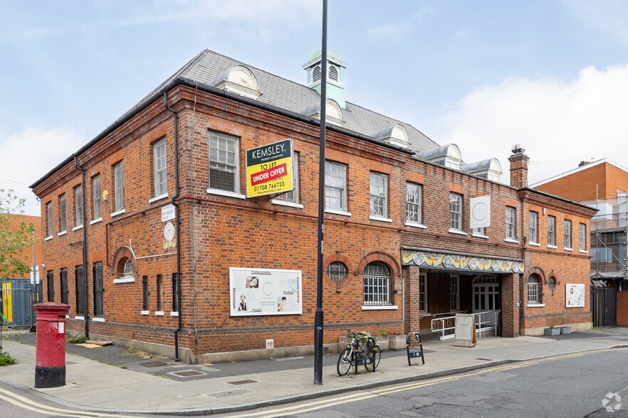 161 Northwold Rd, London for lease - Primary Photo - Image 1 of 2