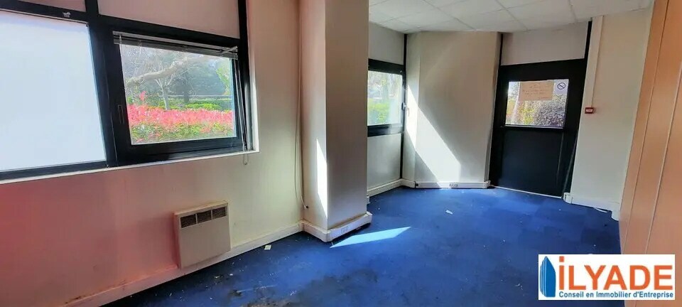 Office in LES MILLES for lease - Interior Photo - Image 2 of 7