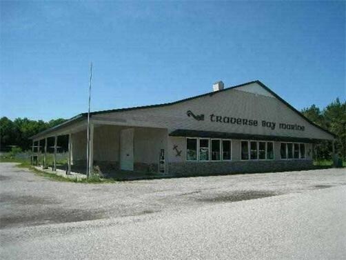 5975 Charlevoix Ave, Petoskey, MI for sale - Primary Photo - Image 1 of 1