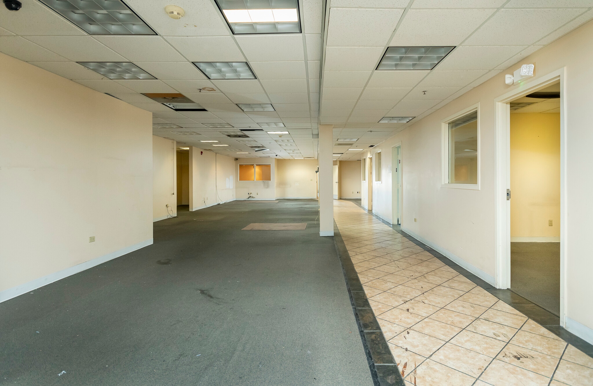 425 N Varney St, Burbank, CA for lease Interior Photo- Image 1 of 4