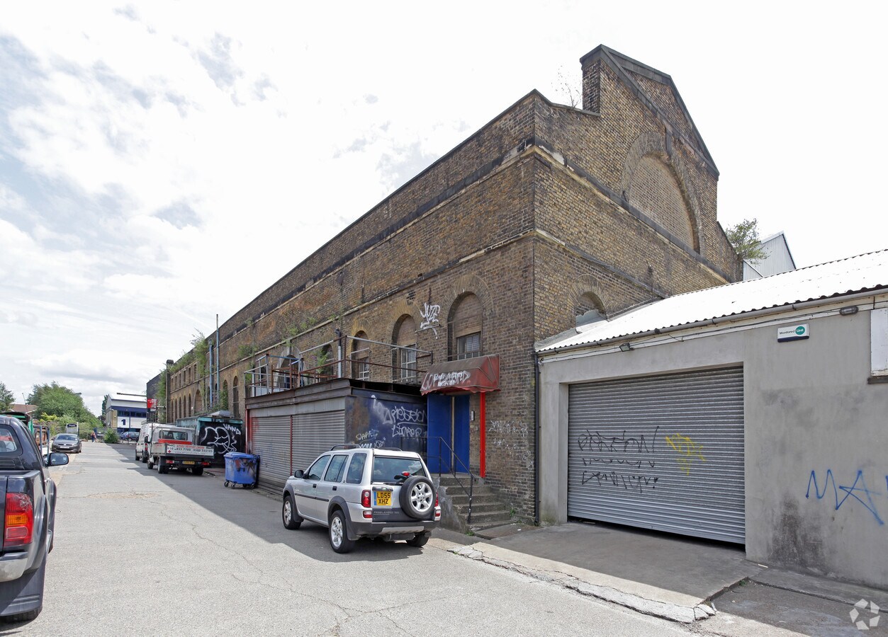 Woolwich Church St, London, SE18 5NS