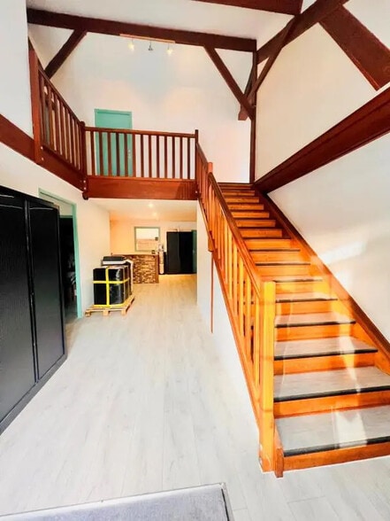 Office in Plaisir for lease - Interior Photo - Image 3 of 11