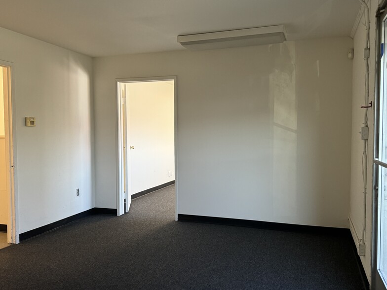 1221-1225 E Ash Ave, Fullerton, CA for sale - Building Photo - Image 3 of 10