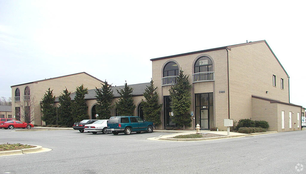 7469-7475 Old Alexandria Ferry Rd, Clinton, MD for lease - Building Photo - Image 2 of 5