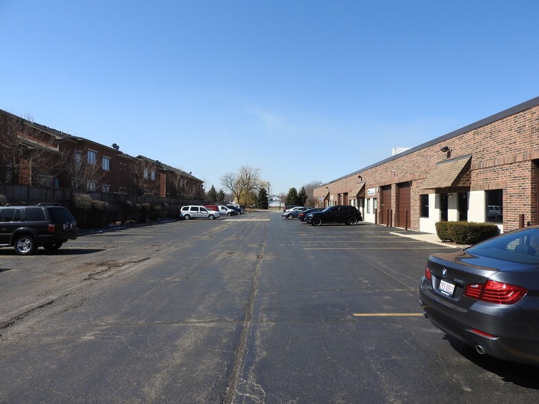 501565 N Wolf Rd, Wheeling, IL 60090