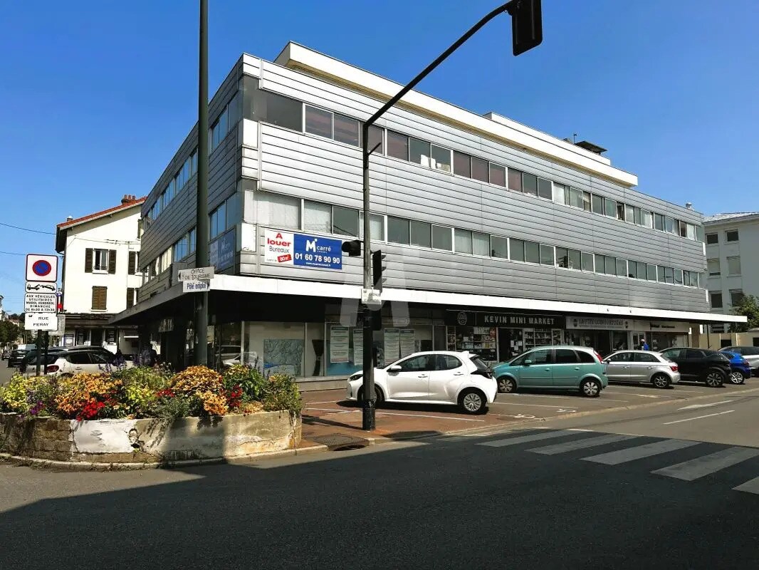 Office in Corbeil-Essonnes for lease Building Photo- Image 1 of 11