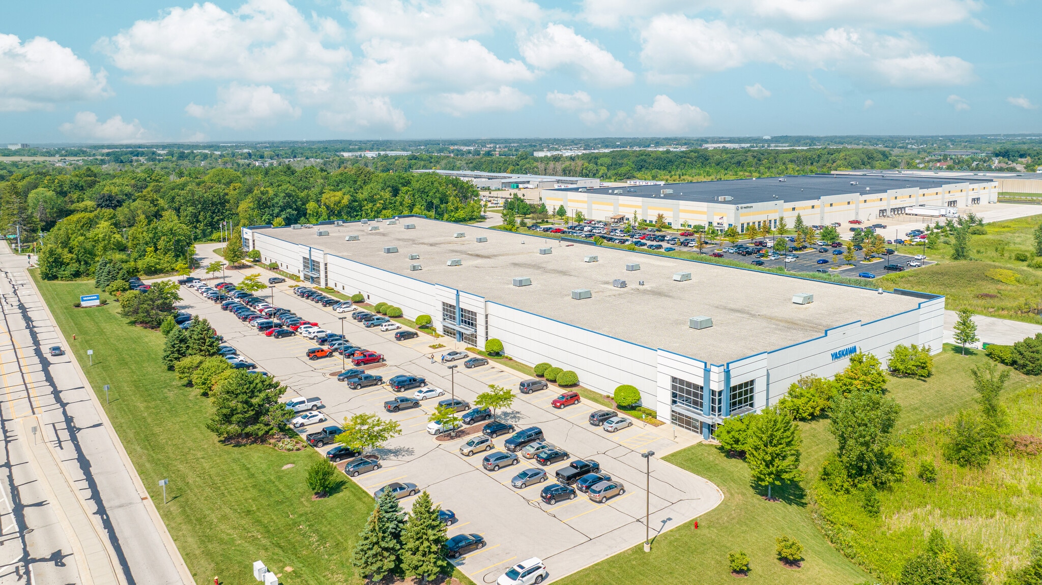 100 W Oakwood Rd, Oak Creek, WI for lease Building Photo- Image 1 of 2