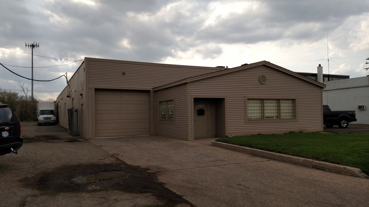 24201 Hoover Rd, Warren, MI for sale Building Photo- Image 1 of 1