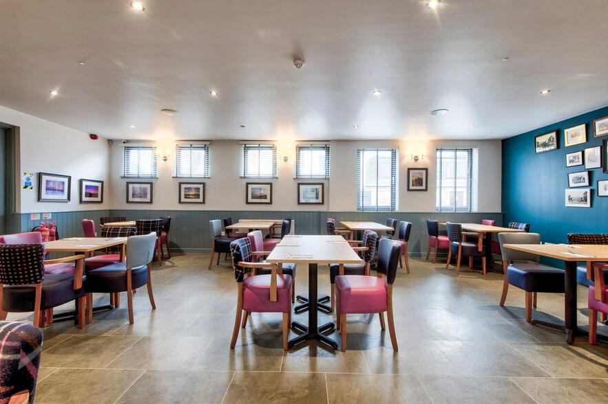 102 Main St, Glasgow for lease - Building Photo - Image 3 of 13