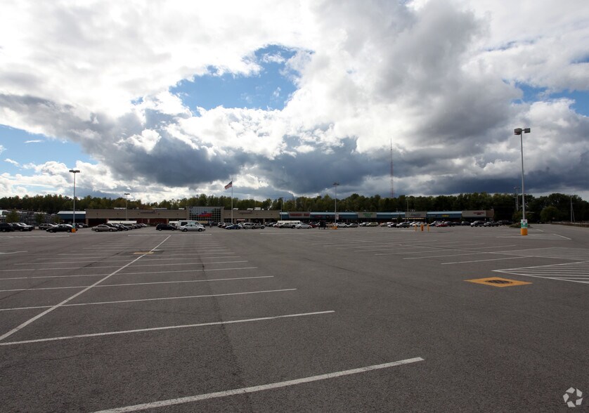 981 Ford Street Ext, Ogdensburg, NY for lease - Primary Photo - Image 1 of 5