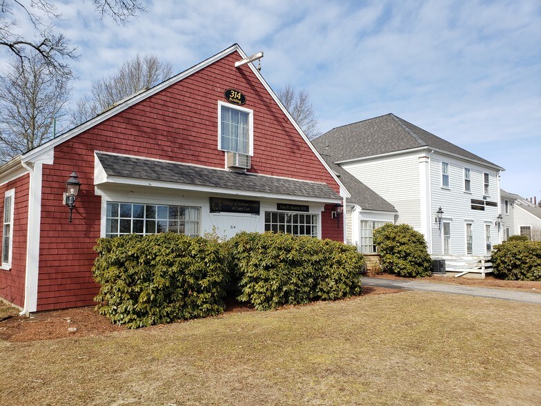 314 Gifford St, Falmouth, MA 02540