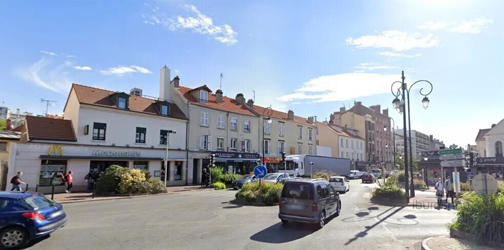 Retail in Saint-Maur-des-Fossés for lease - Building Photo - Image 1 of 3